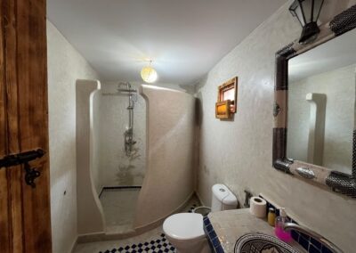 Bathroom with a rectangular mirror and tiled washbasin