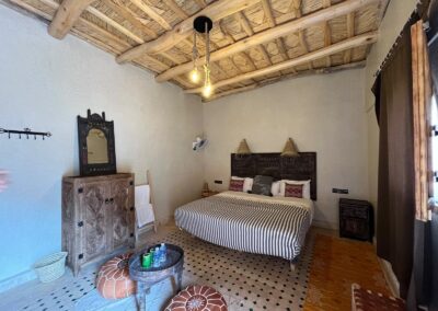 Bedroom with wooden ceiling and woven furnishings